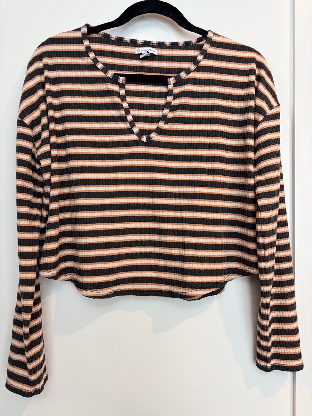 Sisstrevolution Striped Cropped Ribbed Keyhole Long Sleeve Top Size M
